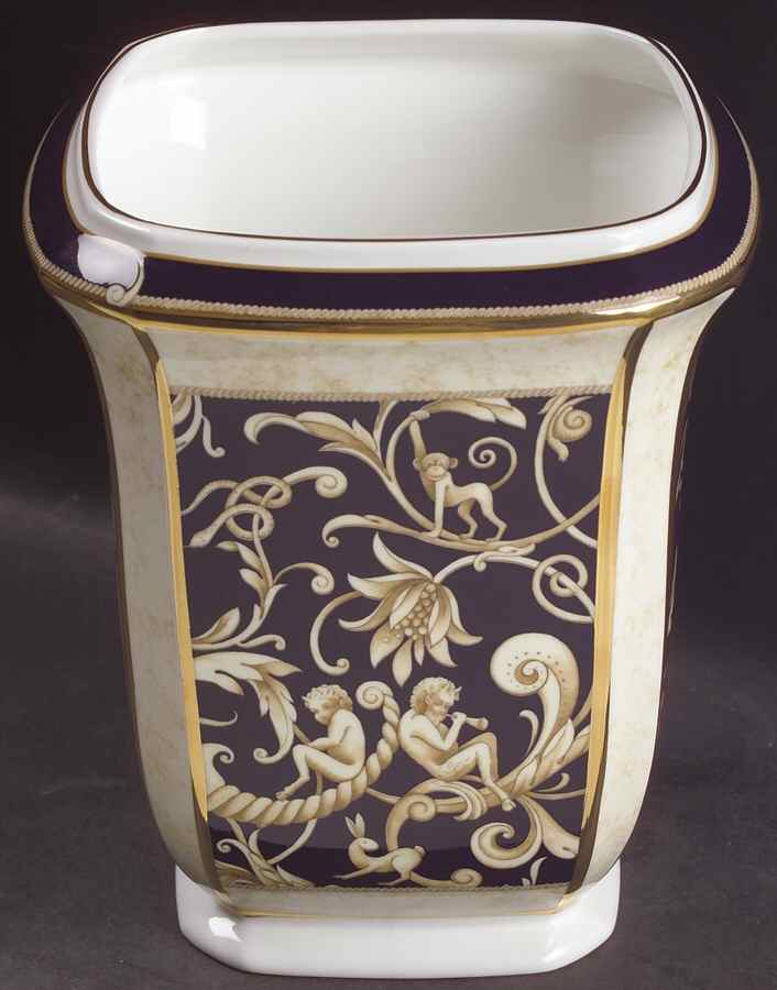 Cornucopia Medium Cachepot by Wedgwood-1