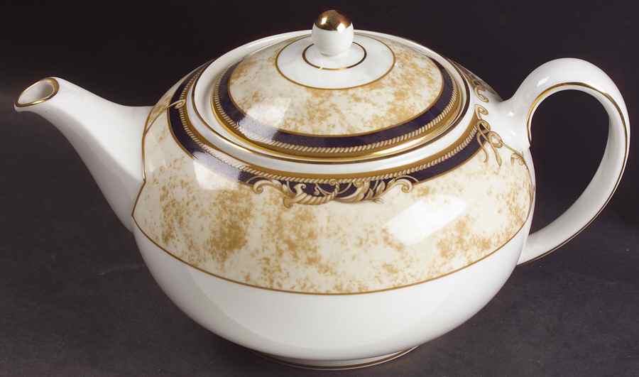 Cornucopia Teapot & Lid by Wedgwood-1