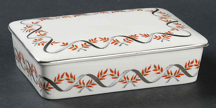 Dartmouth (Ribbon on Rim) Cigarette Box & Lid by Wedgwood-1