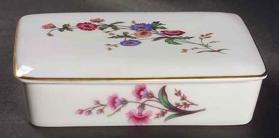 Devon Sprays Cigarette Box & Lid by Wedgwood-1