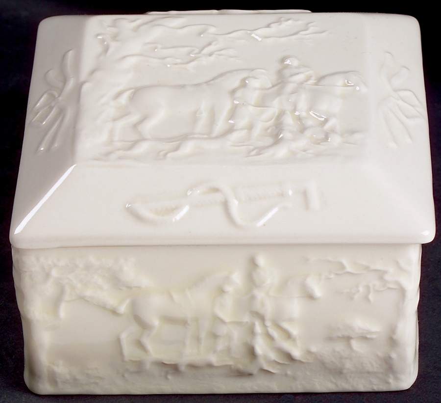 Devonshire (Off White) Square Box with Lid by Wedgwood-1