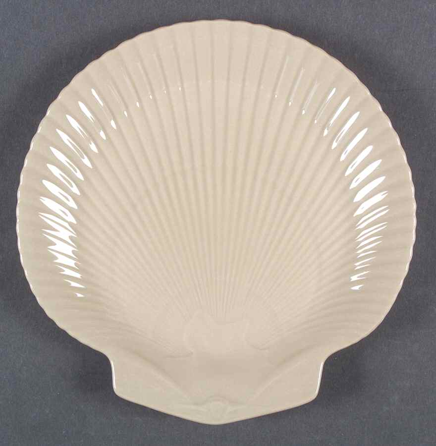 Drabware (Older, Glossy) Shell Shaped Dish by Wedgwood-1