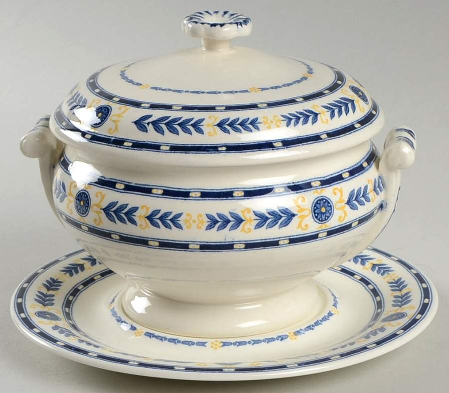 The Etruria (Blue Laurel) Sauce Boat & Lid with Underplate by Wedgwood-1