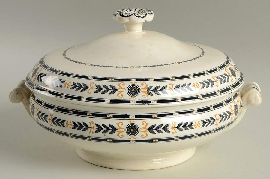 The Etruria (Black Laurel) Round Covered Vegetable by Wedgwood-1