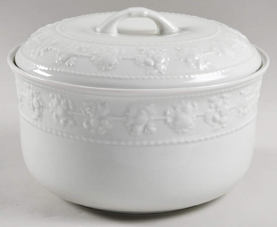 Festivity 2 Qt Round Covered Casserole by Wedgwood-1