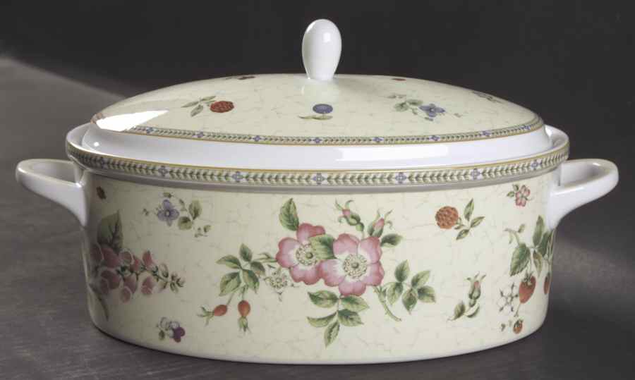 Fleur 2 Quart Oval Covered Casserole by Wedgwood-1