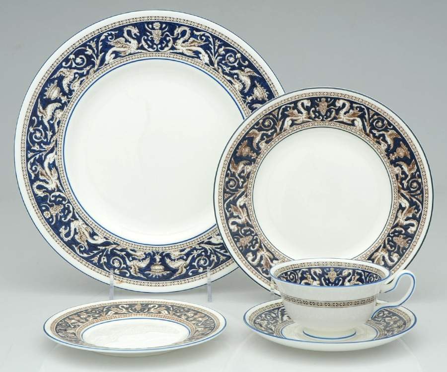 Florentine Dark Blue Rim (No Center Design) 40 Piece Estate Set by Wedgwood-1