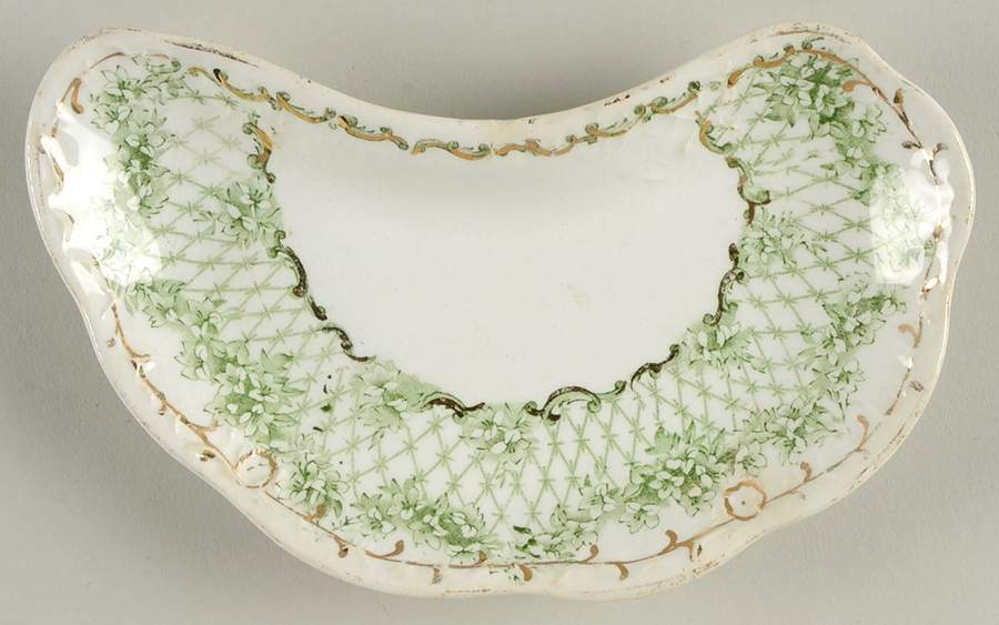 Flora Gold (Gold Vine and Accents) Bone Dish by Wedgwood-1