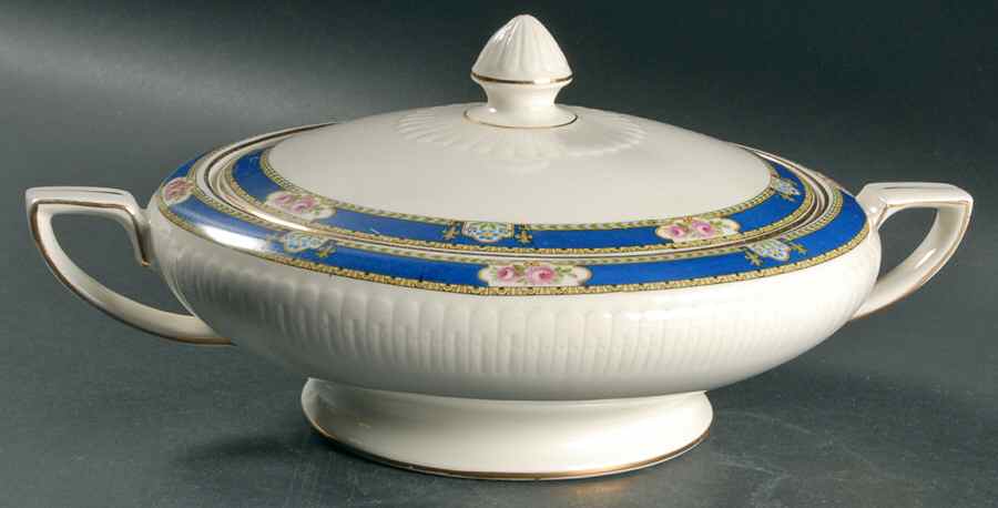 Florence (Older) Round Covered Vegetable by Wedgwood-1
