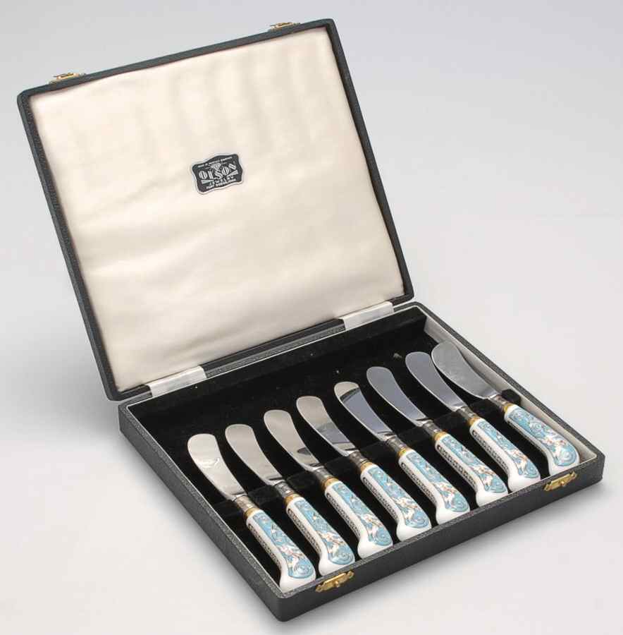 Florentine Turquoise Rim (Fruit Center, White Body) Hollow Handle Butter Spreader & Case - Set of 8 by Wedgwood-1