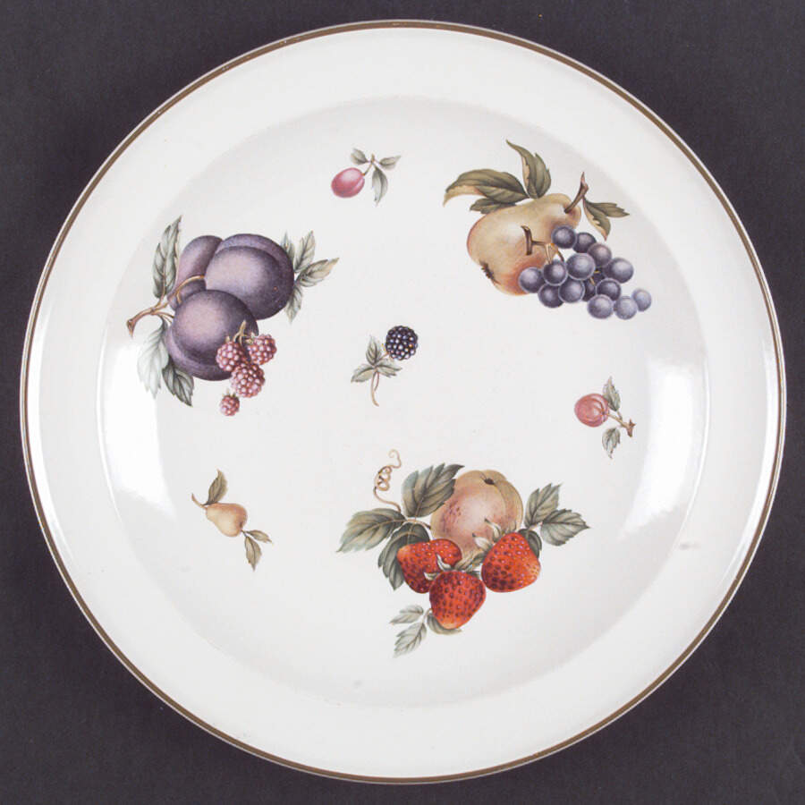 Fruit Sprays Croft (Rim Shape) Dinner Plate by Wedgwood-1