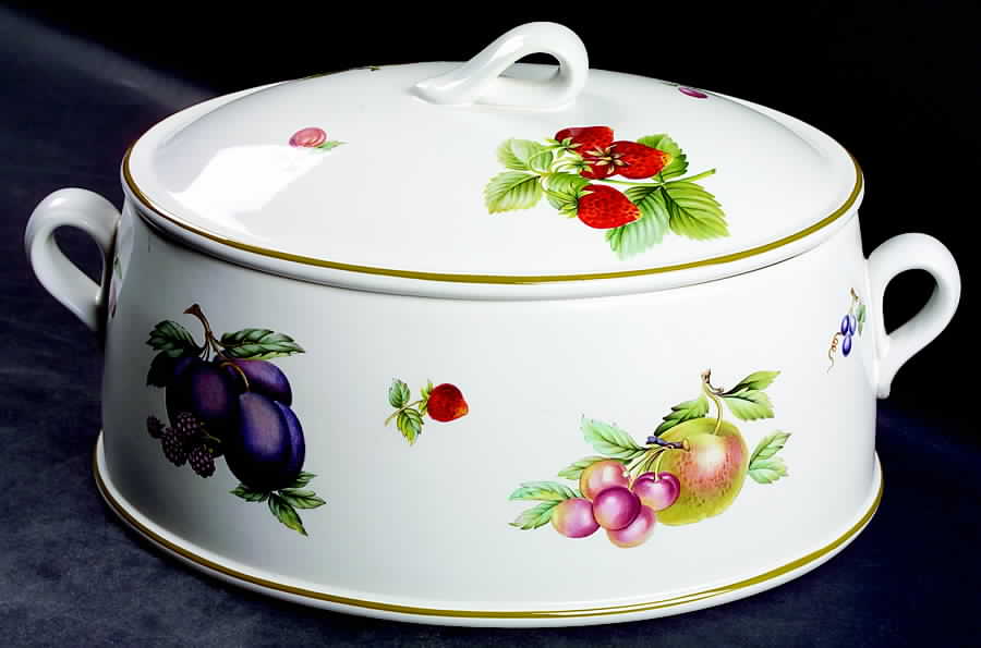 Fruit Sprays Croft (Rim Shape) 3.25 Quart Oval Covered Casserole by Wedgwood-1