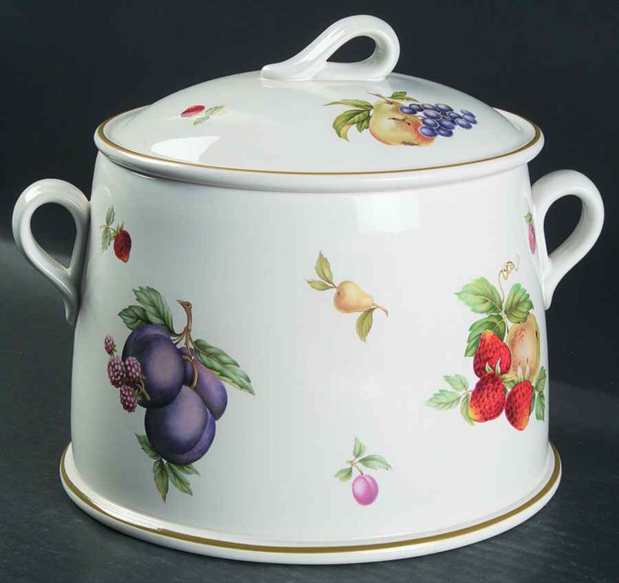 Fruit Sprays Croft (Rim Shape) 3 Quart Round Covered Casserole by Wedgwood-1