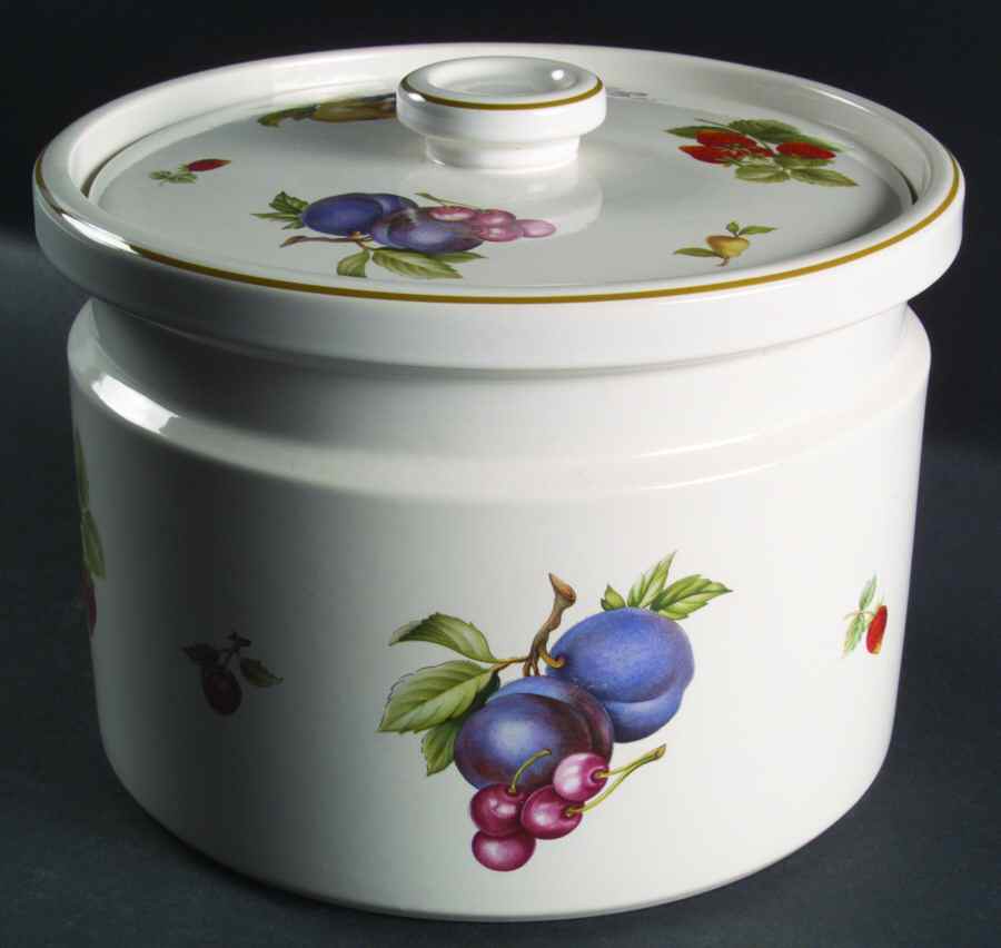 Fruit Sprays Sterling (Coupe Shape) 3 Quart Round Covered Casserole by Wedgwood-1