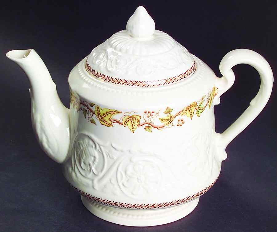 Golden Ivy (Laurel Rim) Teapot & Lid by Wedgwood-1