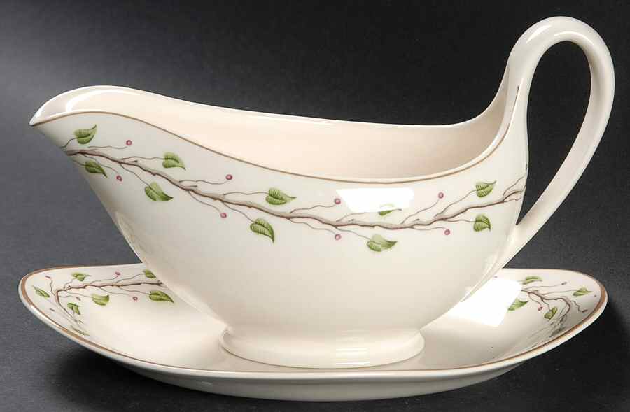 Green Leaf Gravy Boat & Underplate/Relish by Wedgwood-1
