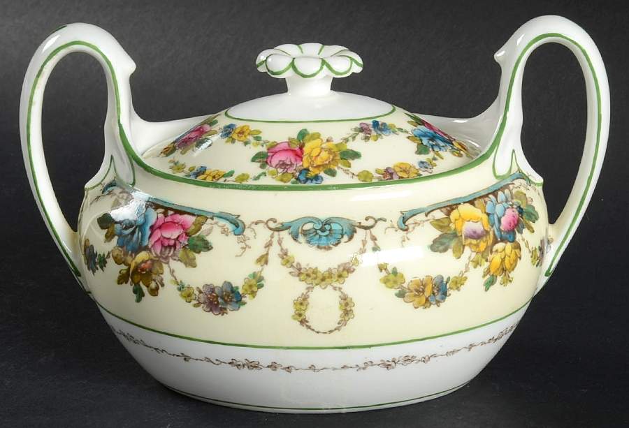 Grosvenor (W697, Cream Rim) Sugar Bowl & Lid by Wedgwood-1