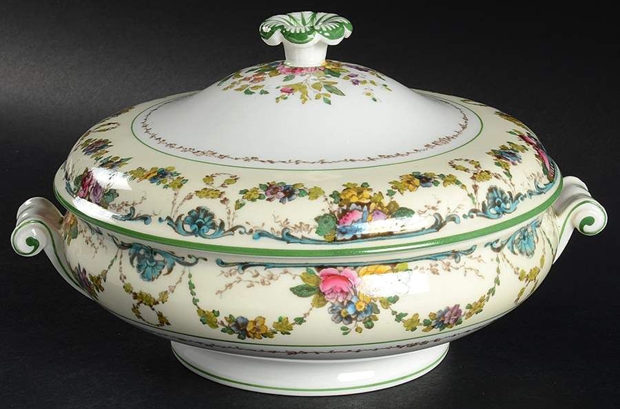 Grosvenor (W697, Cream Rim) Round Covered Vegetable by Wedgwood-1