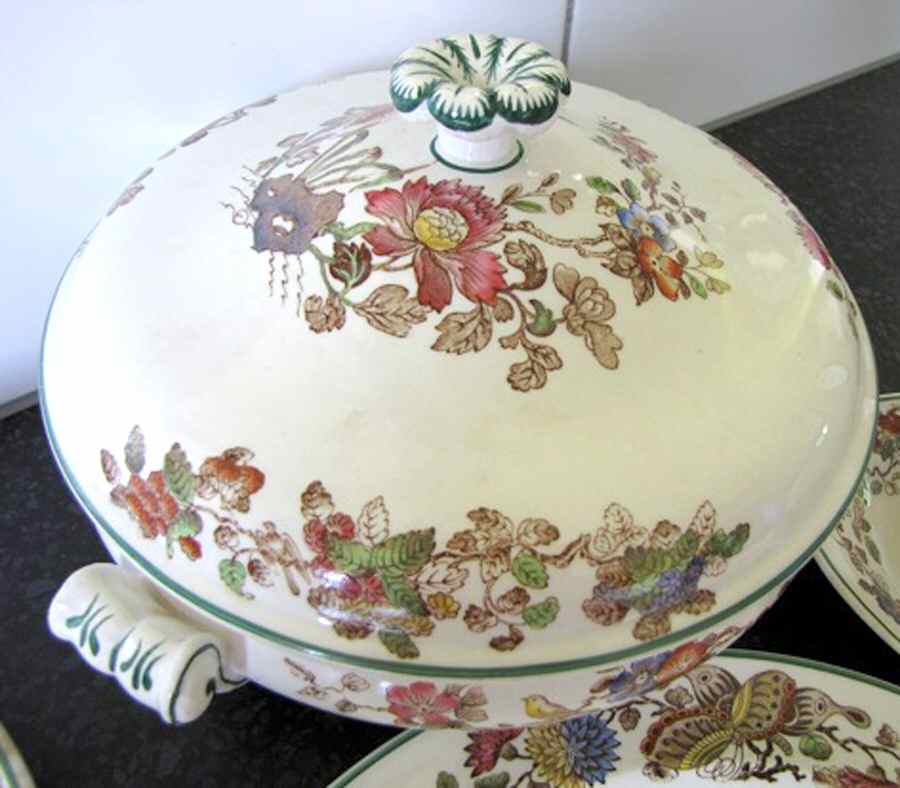 Groups Multicolor (Smooth, Green Verge) Round Covered Vegetable by Wedgwood-1