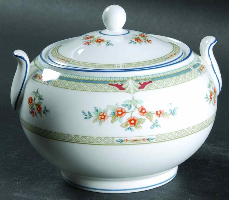 Hampshire 146 Shape Sugar Bowl & Lid by Wedgwood-1