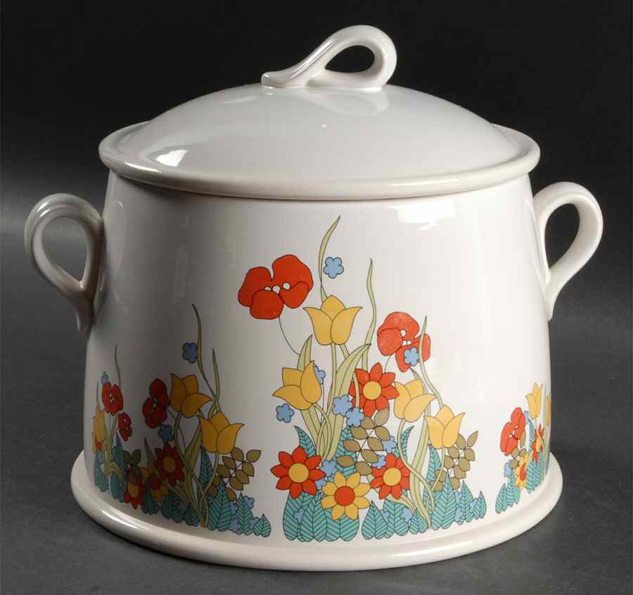Hedgerow 3 Quart Round Covered Casserole by Wedgwood-1