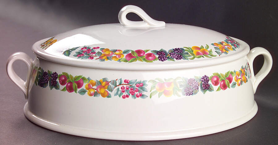 Hereford (Oven To Table) 2.5 Quart Oval Covered Casserole by Wedgwood-1
