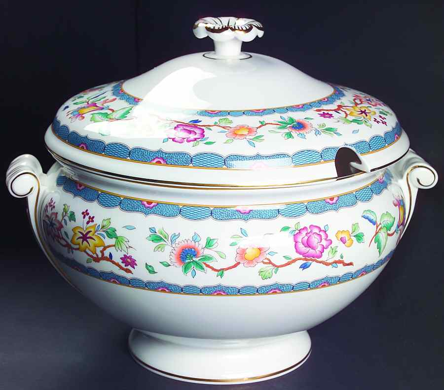 Huntingdon Tureen &  Lid by Wedgwood-1