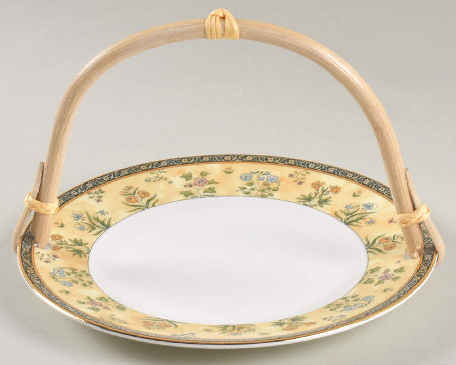 India 5 3/8"-5 5/8" Bamboo Handled Serving Plate  HC by Wedgwood-1