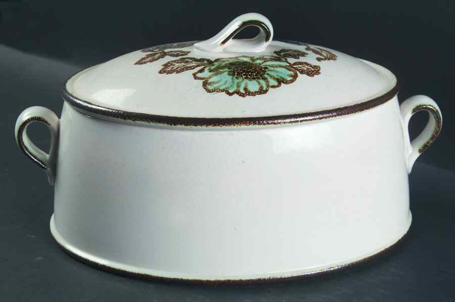 Iona 3 Quart Oval Covered Casserole by Wedgwood-1