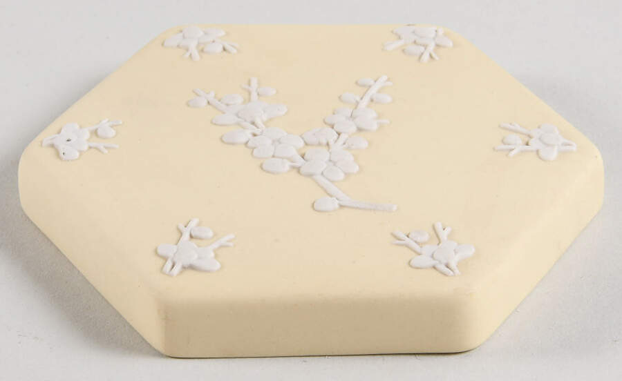 Cream Color on Primrose Jasperware Lid for Hexagonal Box by Wedgwood-1