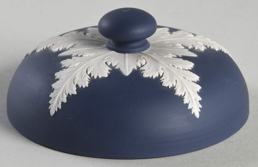 Cream Color on Portland Blue Jasperware Lid for 4" Round Box by Wedgwood-1