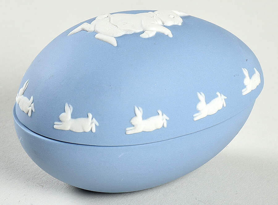 Peter Rabbit on Lavender Jasperware Large Egg Box & Lid by Wedgwood-1