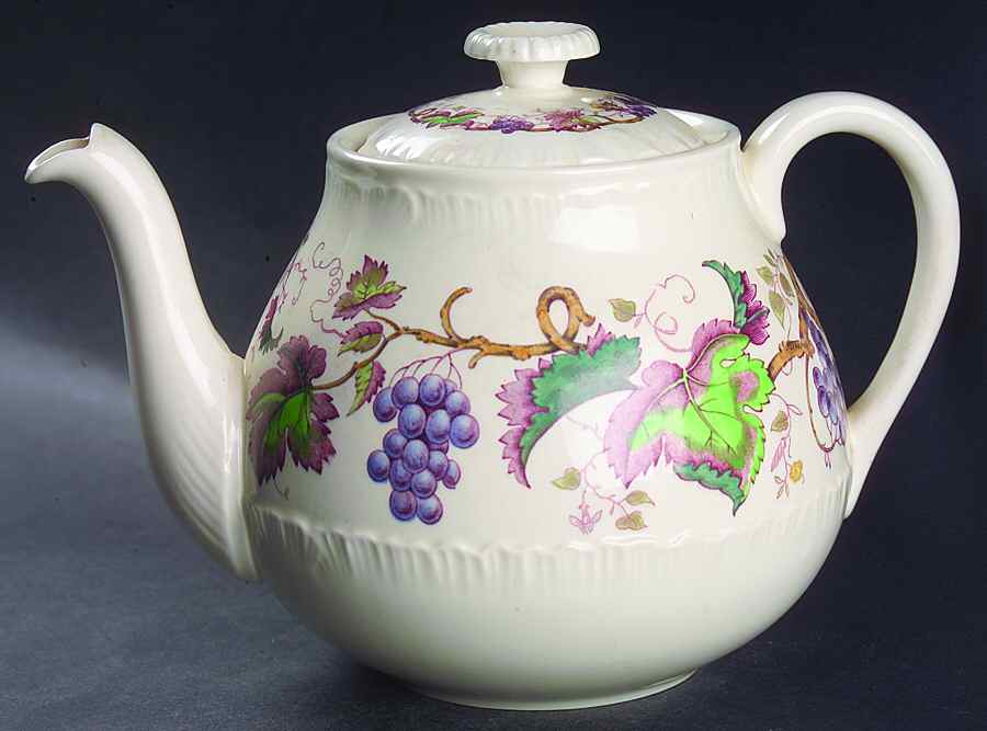 Jefferson Vine Teapot & Lid by Wedgwood-1