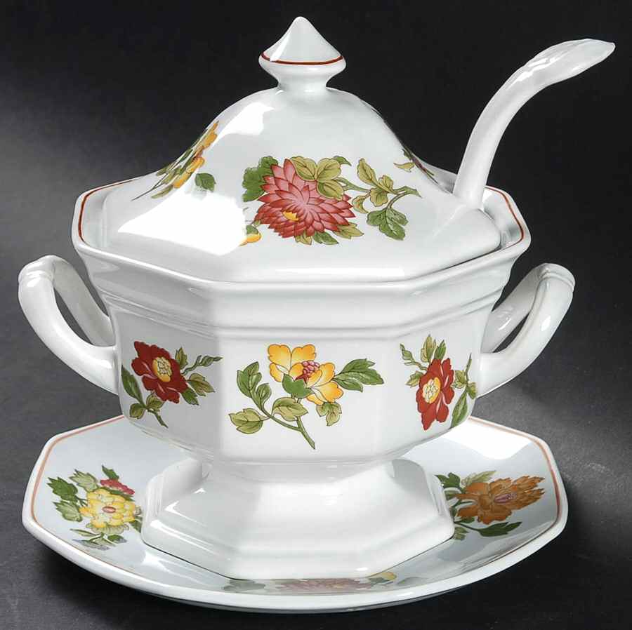Kimono Sauce Boat & Lid & Underplate & Ladle by Wedgwood-1