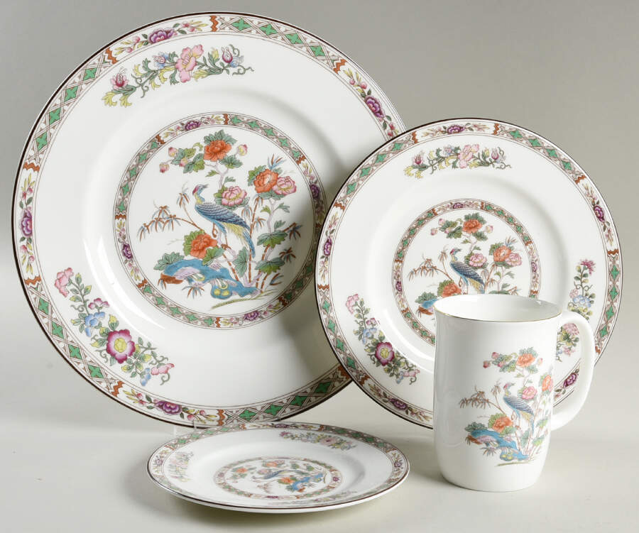 Kutani Crane 32 Piece Estate Set by Wedgwood-1