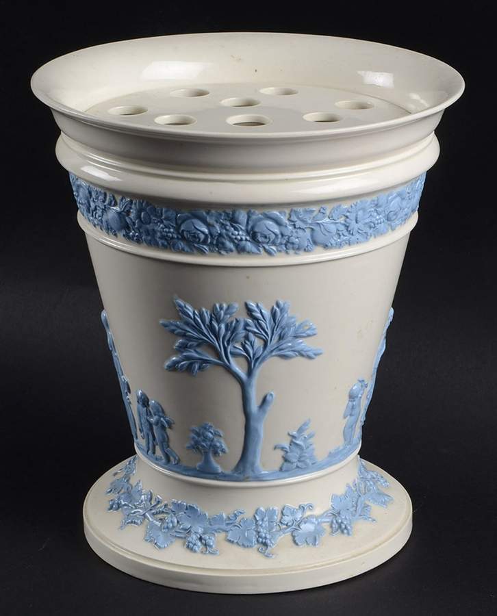 Lavender on Cream Color (Plain) Vase & Frog/Grid by Wedgwood-1
