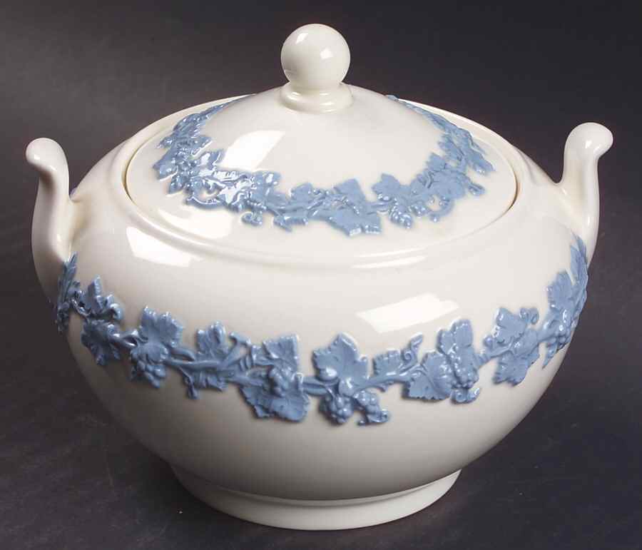 Lavender on Cream Color (Plain) 146 Shape Sugar Bowl & Lid by Wedgwood-1