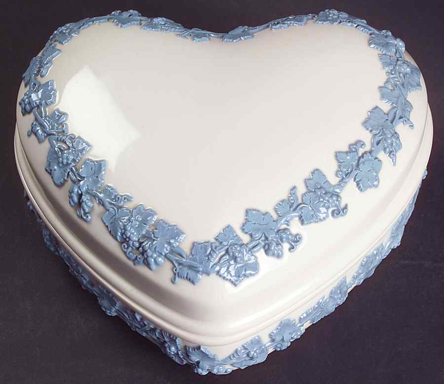 Lavender on Cream Color (Plain) Large Heart Shape Box with Lid by Wedgwood-1