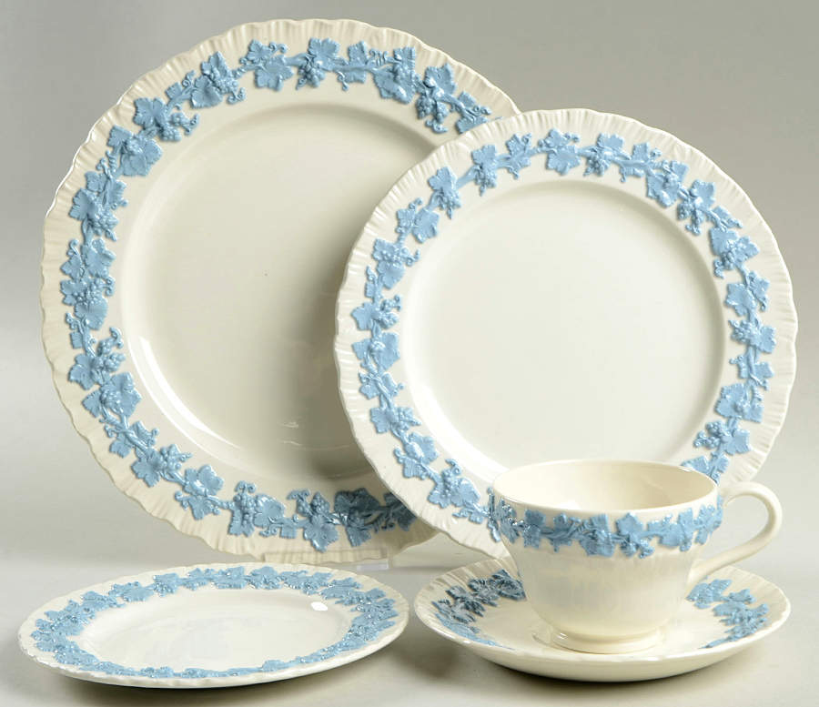 Lavender on Cream Color (Shell Edge) 5 Piece Place Setting by Wedgwood-1