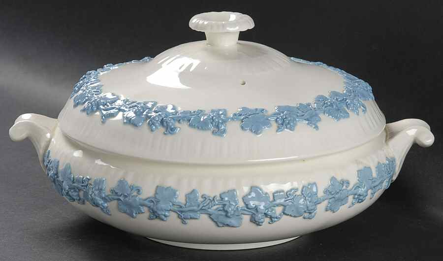 Lavender on Cream Color (Shell Edge) Round Covered Vegetable by Wedgwood-1