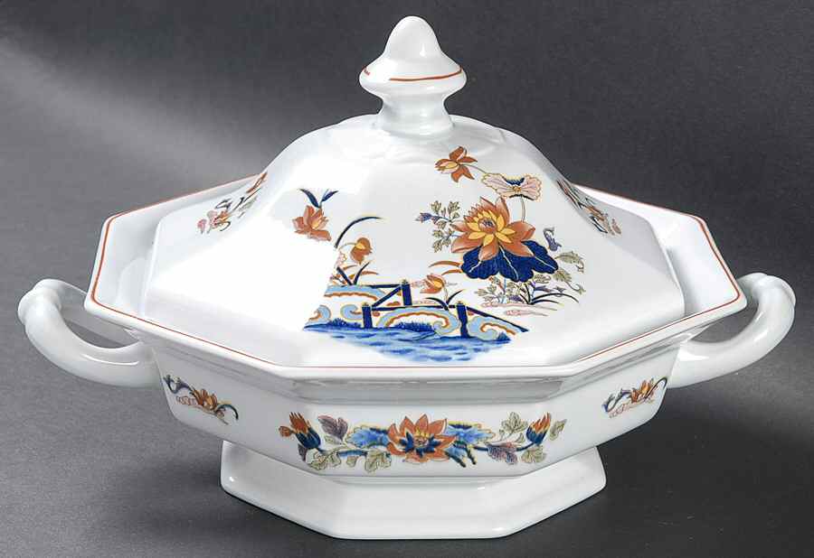 Lotus Octagonal Covered Vegetable by Wedgwood-1