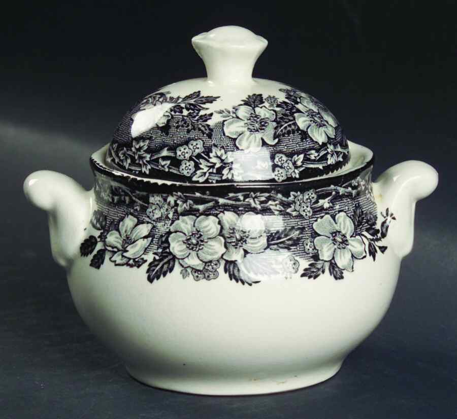 Malverne Mini Sugar Bowl & Lid by Wedgwood-1