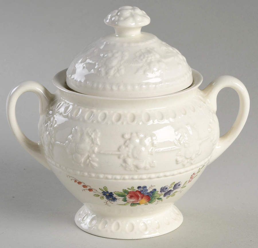 Mayfair (AL9338 , TK53, Wellesley Shape) Sugar Bowl & Lid by Wedgwood-1