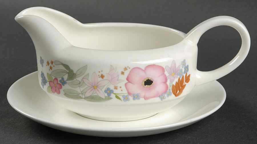 Meadow Sweet (Bone) Gravy Boat & Underplate by Wedgwood-1
