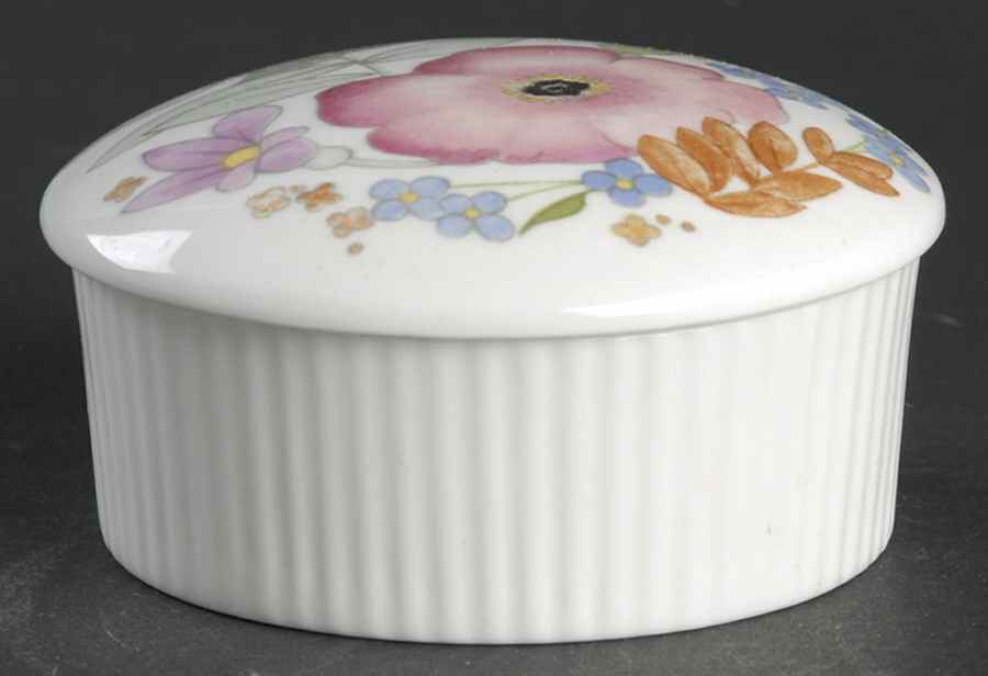 Meadow Sweet (Bone) Round Box & Lid by Wedgwood-1