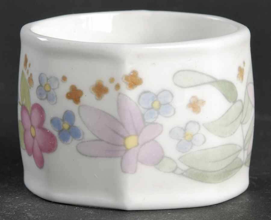 Meadow Sweet (Bone) Napkin Ring by Wedgwood-1
