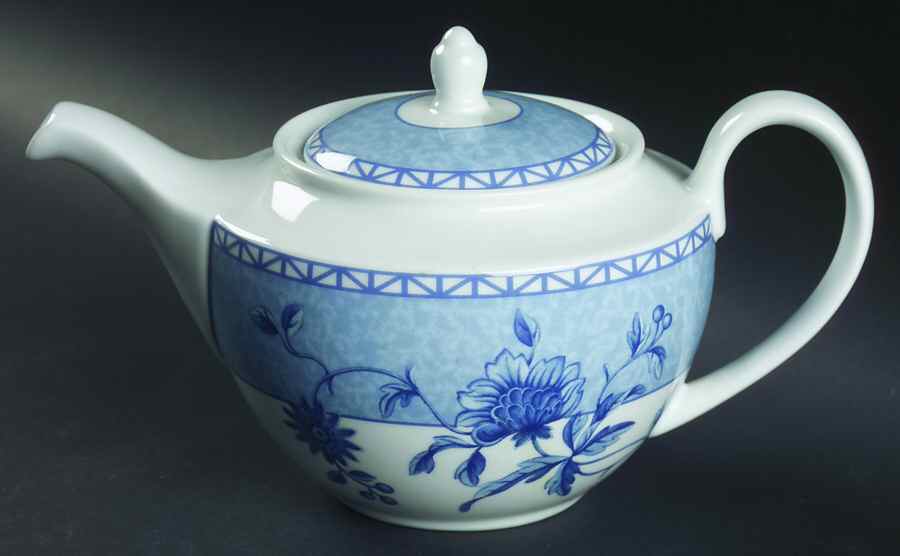 Mikado (Blue Flowers) Teapot & Lid by Wedgwood-1