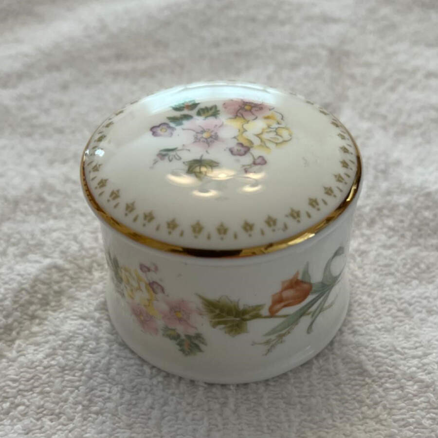 Mirabelle 1" Round Box & Lid by Wedgwood-1
