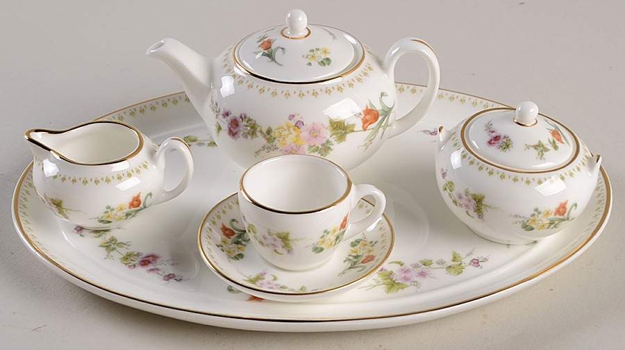 Mirabelle 8-Piece Miniature Tea Set by Wedgwood-1