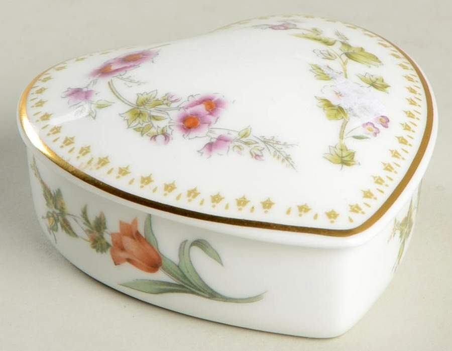 Mirabelle Pill Box by Wedgwood-1
